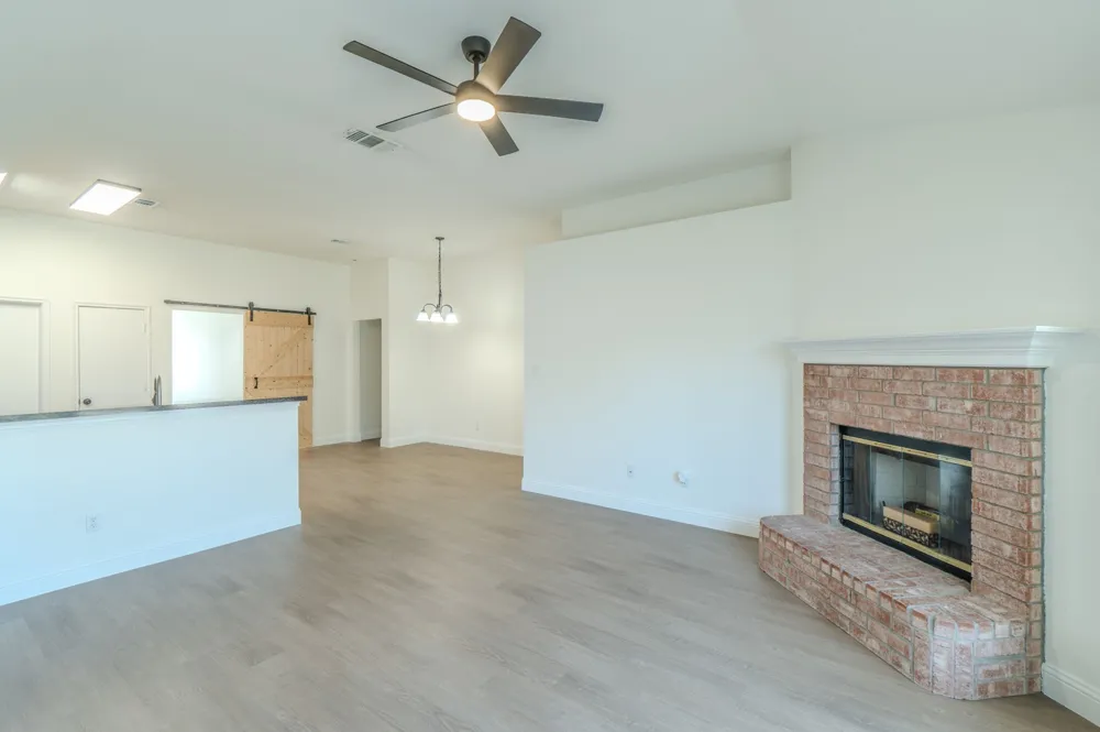6004 Summerfield Arlington, TX 76018