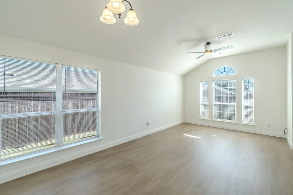 6004 Summerfield Arlington, TX 76018