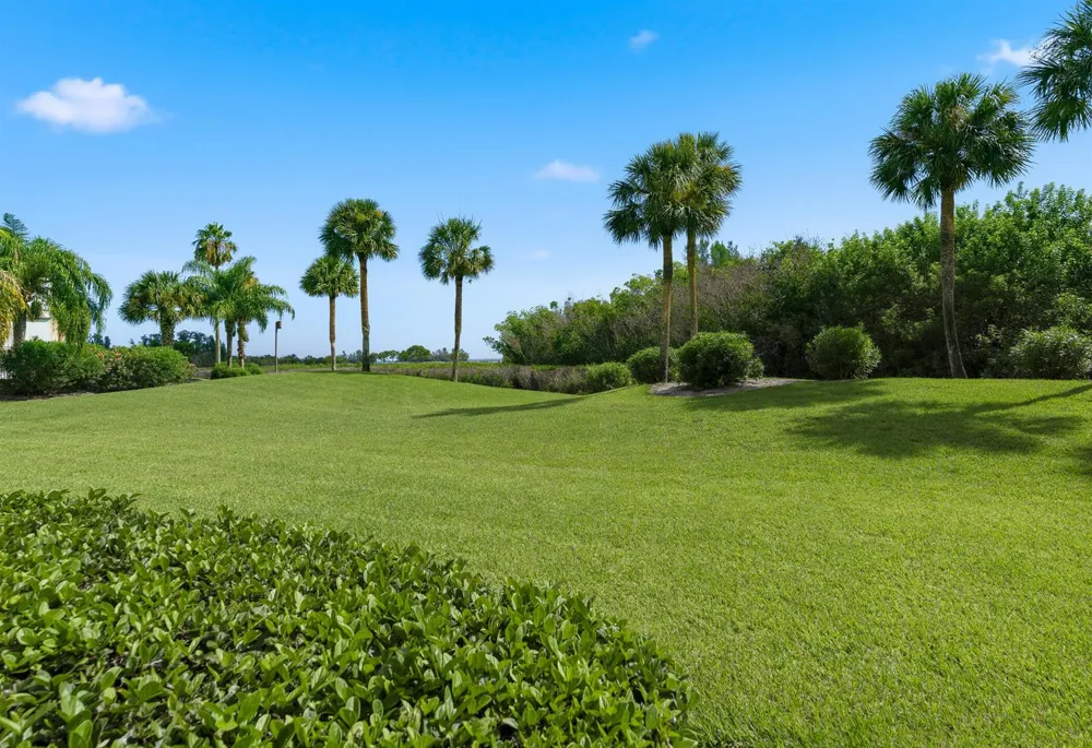 6165 S MIRROR LAKE DRIVE #106 Sebastian, FL 32958