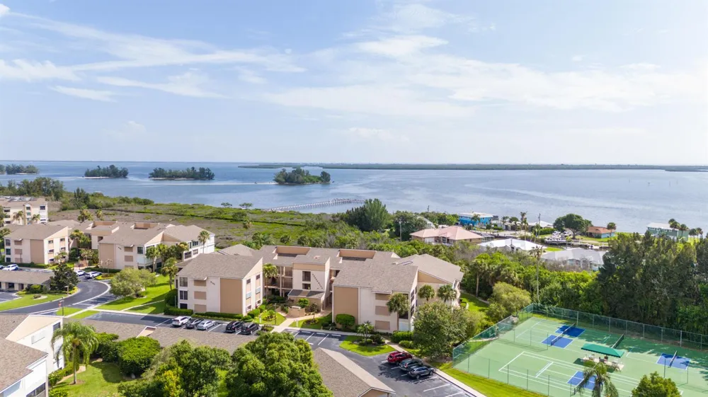 6165 S MIRROR LAKE DRIVE #106 Sebastian, FL 32958