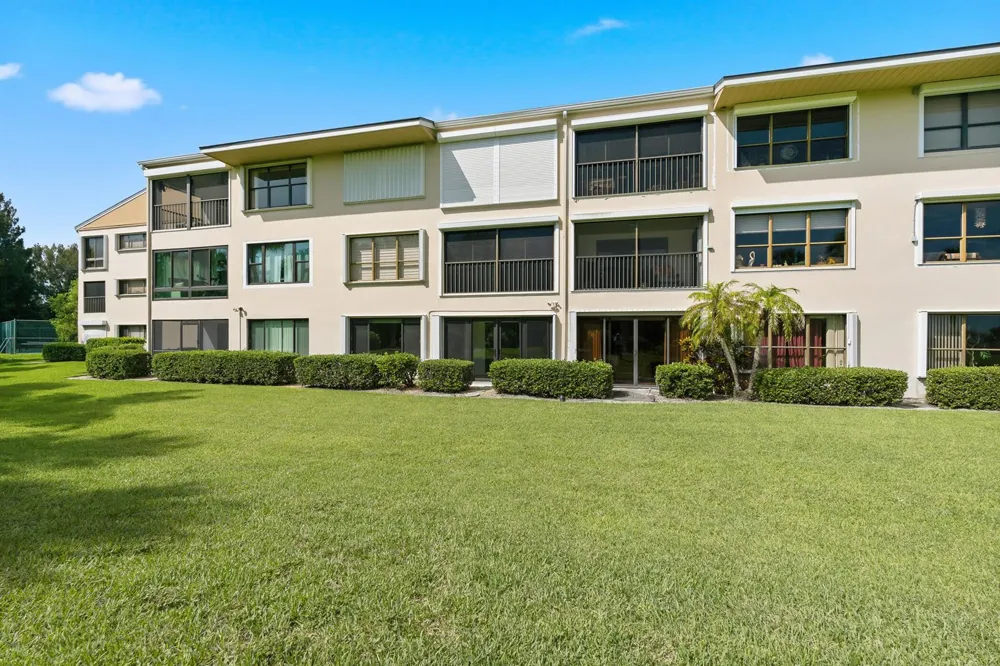 6165 S MIRROR LAKE DRIVE #106 Sebastian, FL 32958