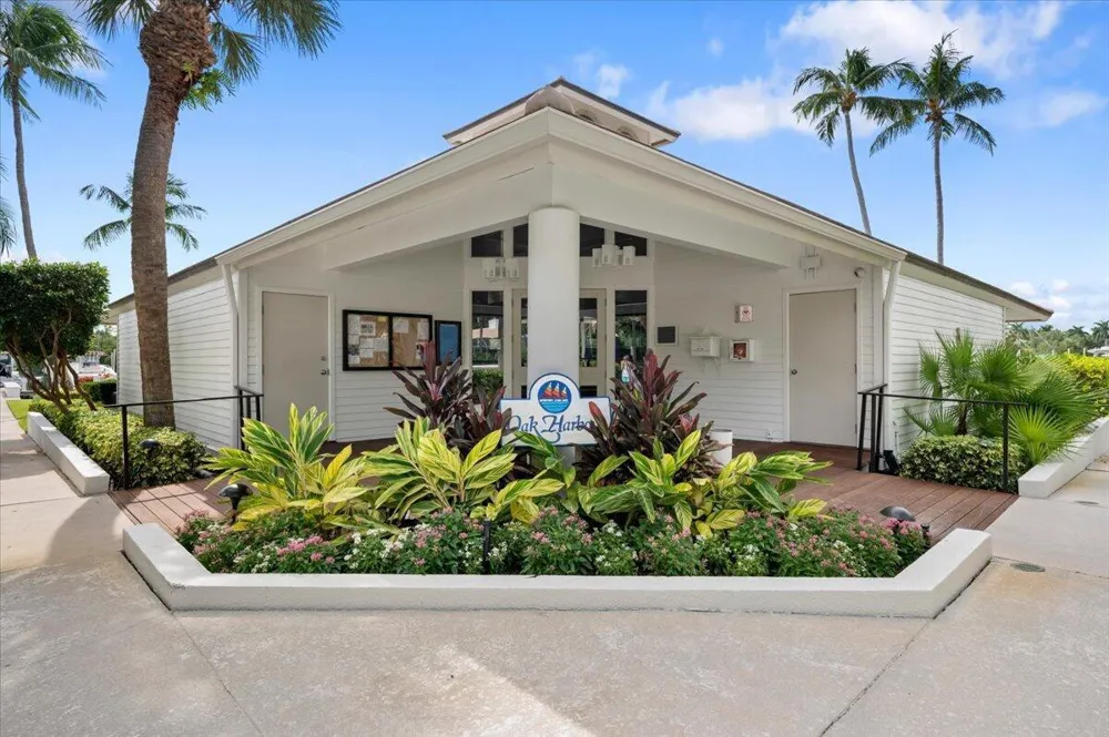 21 Grand Bay Circle Juno Beach, FL 33408
