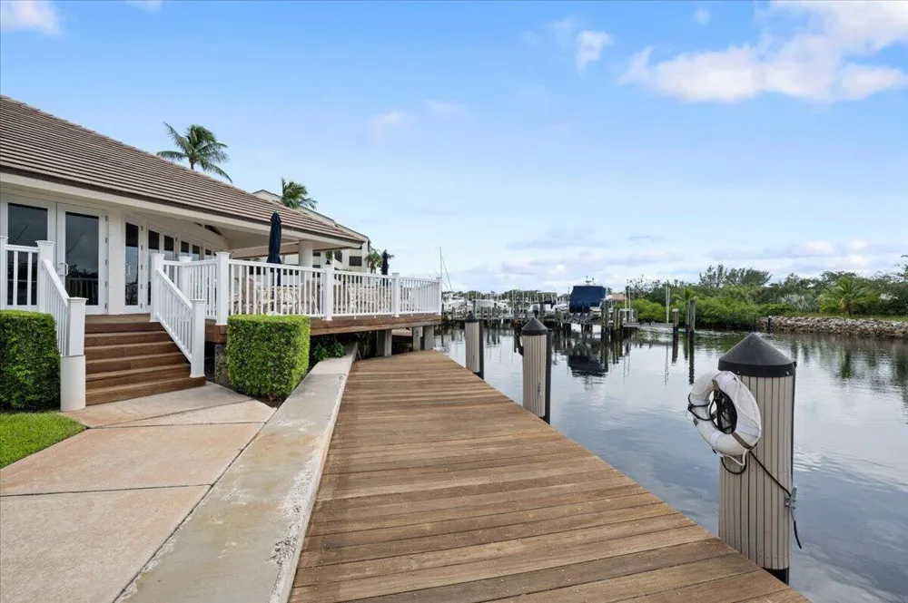 21 Grand Bay Circle Juno Beach, FL 33408