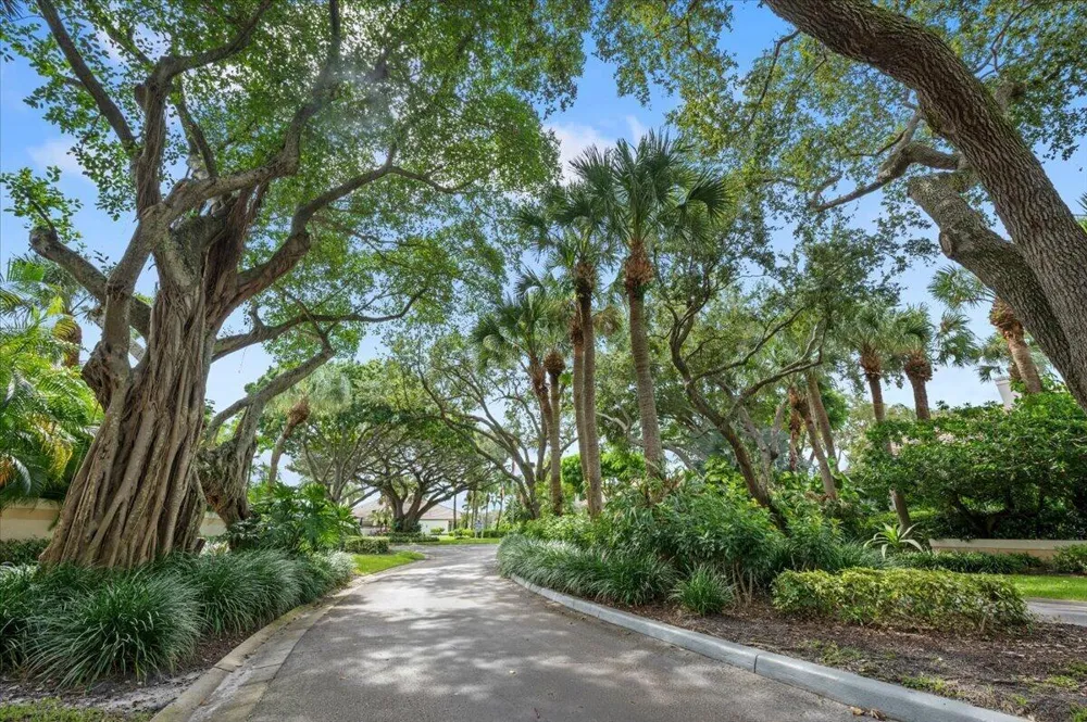 21 Grand Bay Circle Juno Beach, FL 33408