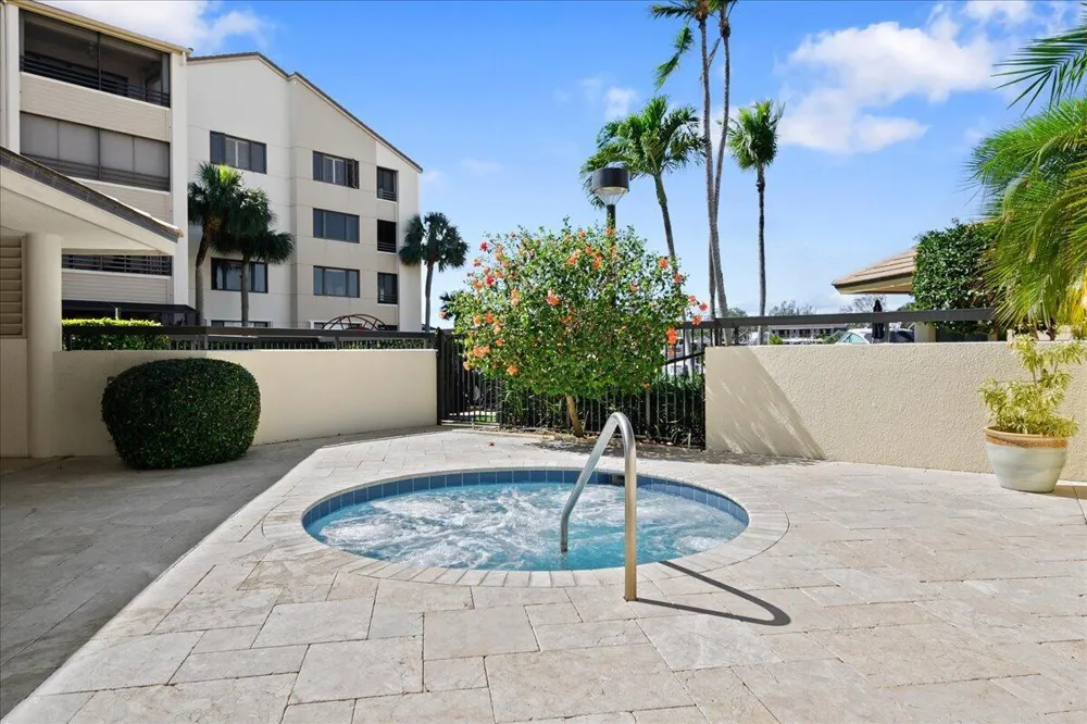 21 Grand Bay Circle Juno Beach, FL 33408