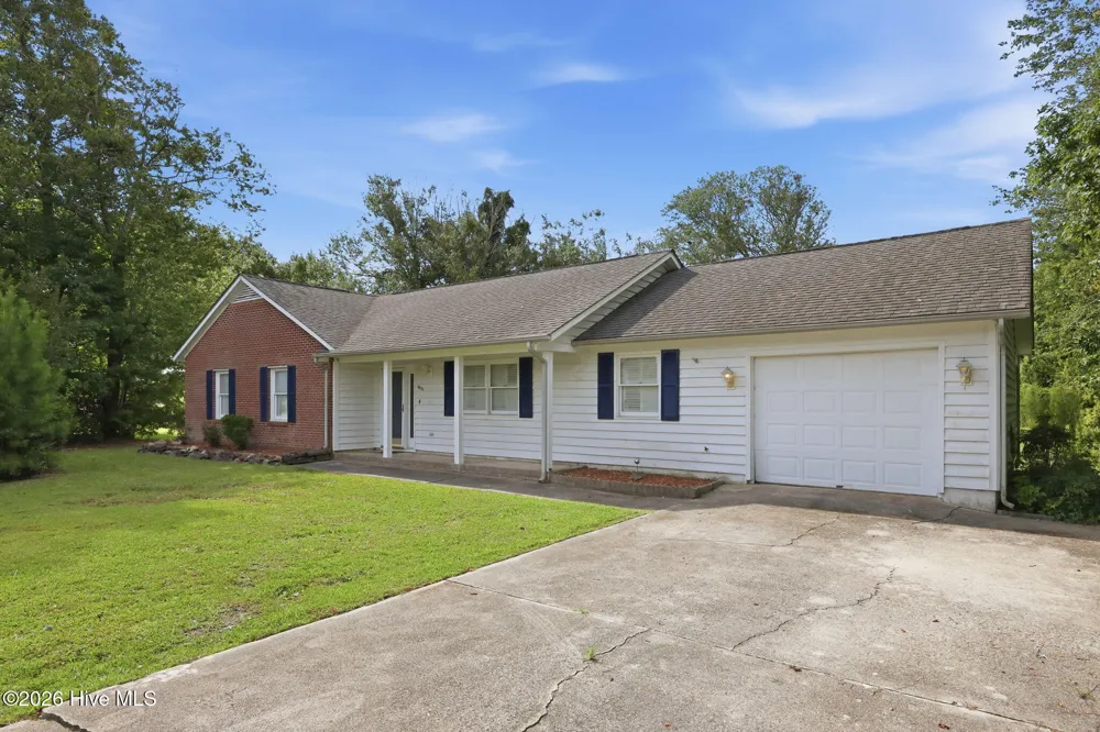 3605 Plantation Road Morehead City, NC 28557