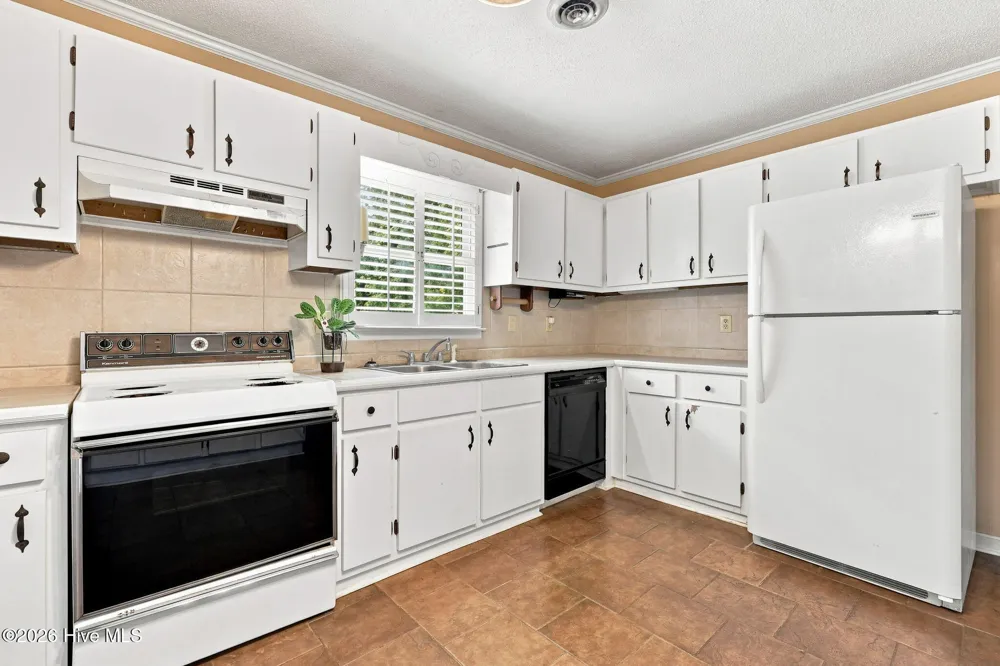 3605 Plantation Road Morehead City, NC 28557