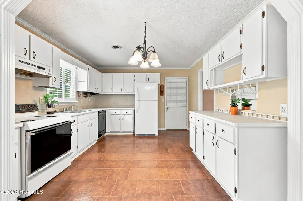 3605 Plantation Road Morehead City, NC 28557