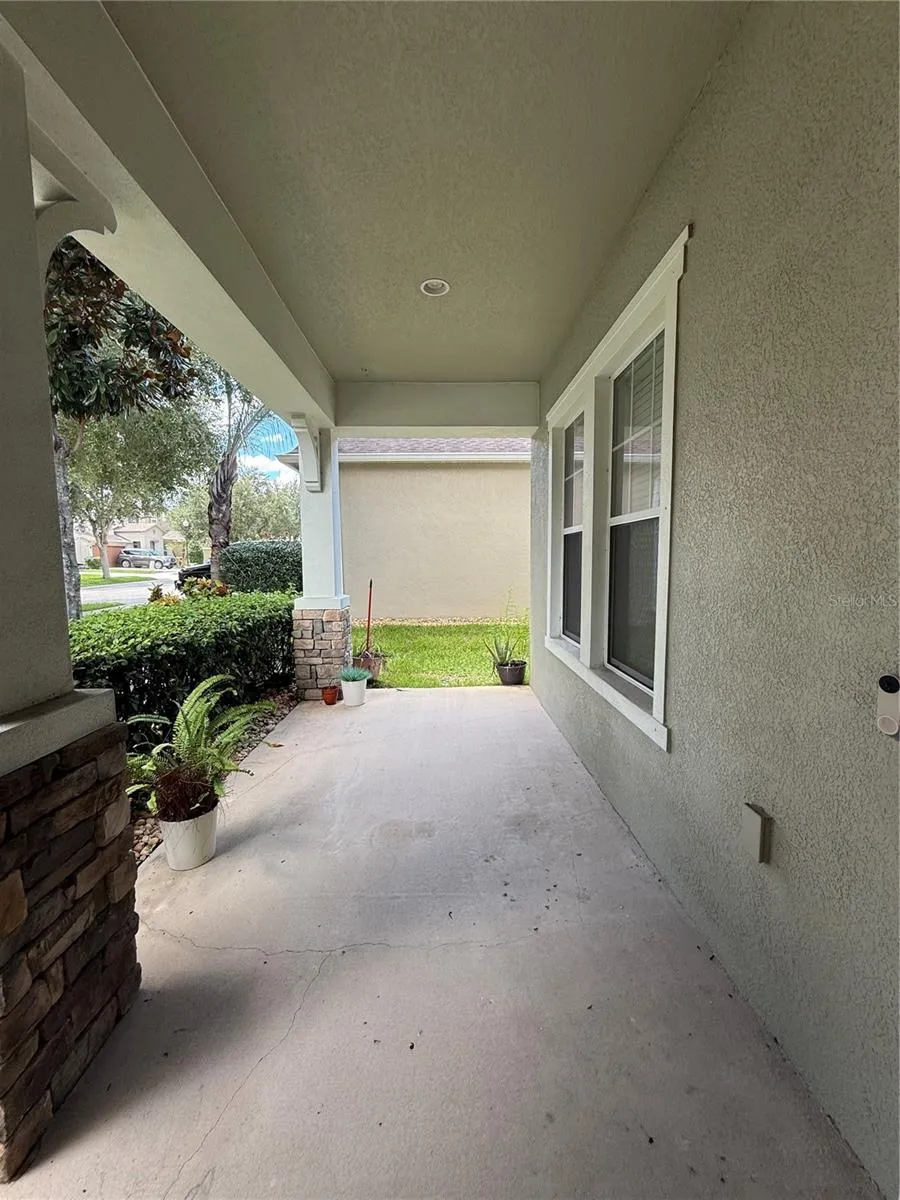 422 WESTCHESTER HILLS LANE Valrico, FL 33594