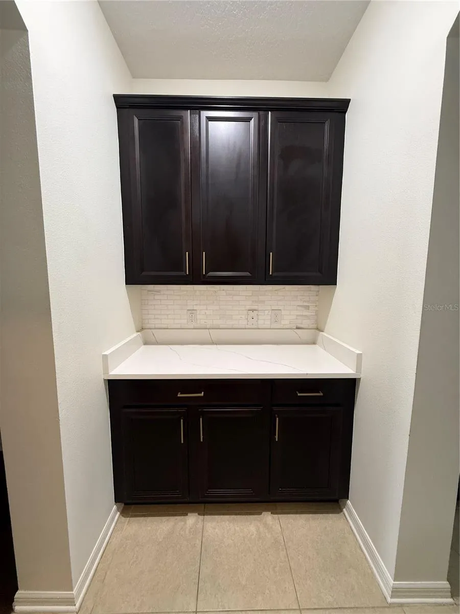 422 WESTCHESTER HILLS LANE Valrico, FL 33594