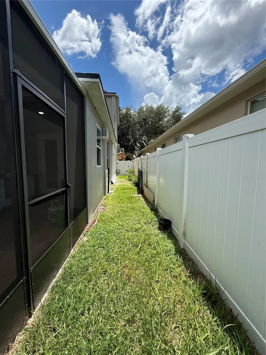 422 WESTCHESTER HILLS LANE Valrico, FL 33594