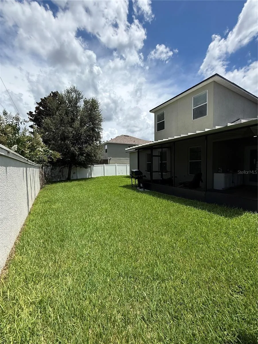 422 WESTCHESTER HILLS LANE Valrico, FL 33594
