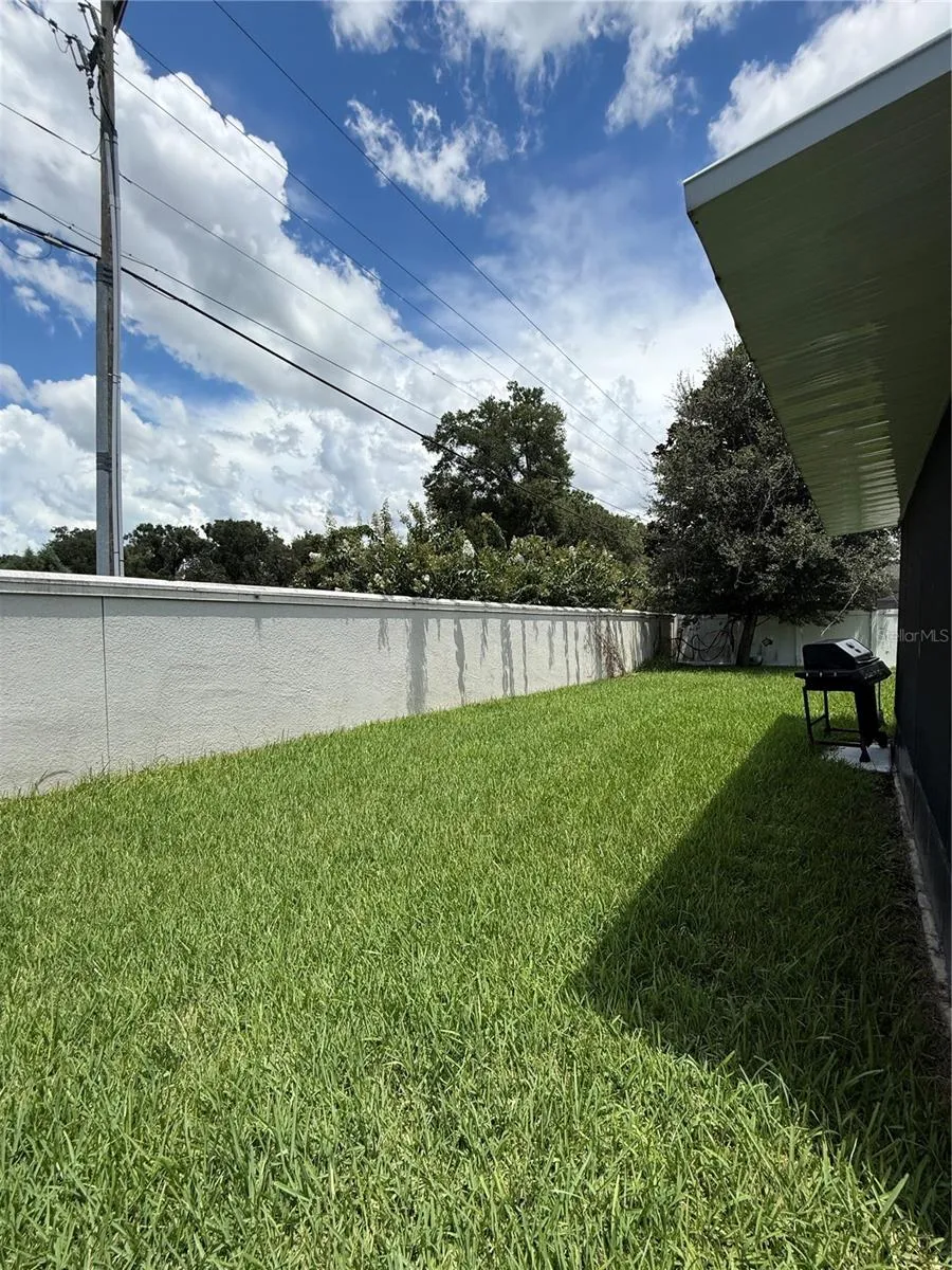422 WESTCHESTER HILLS LANE Valrico, FL 33594