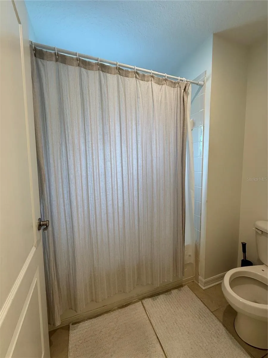 422 WESTCHESTER HILLS LANE Valrico, FL 33594