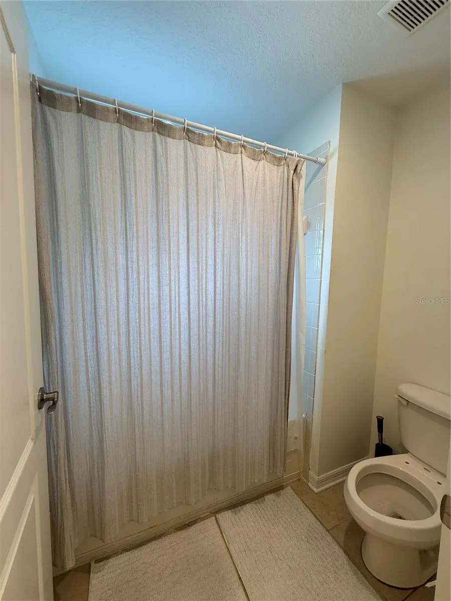 422 WESTCHESTER HILLS LANE Valrico, FL 33594