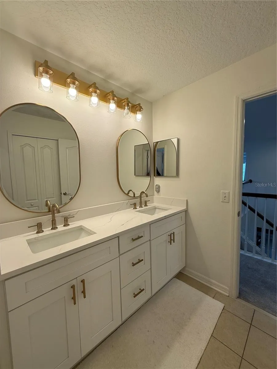 422 WESTCHESTER HILLS LANE Valrico, FL 33594