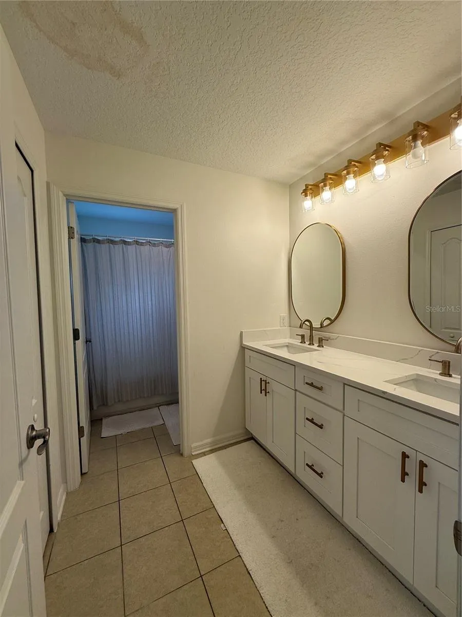 422 WESTCHESTER HILLS LANE Valrico, FL 33594