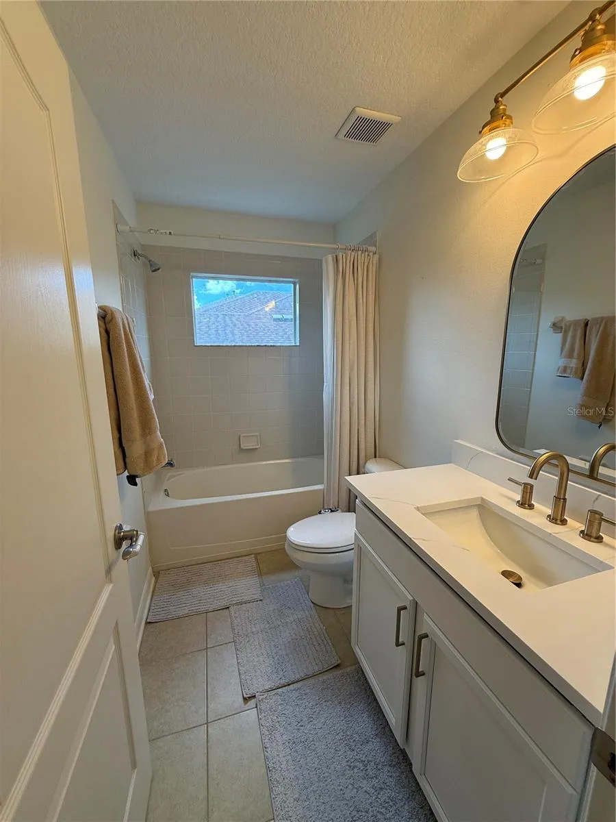 422 WESTCHESTER HILLS LANE Valrico, FL 33594