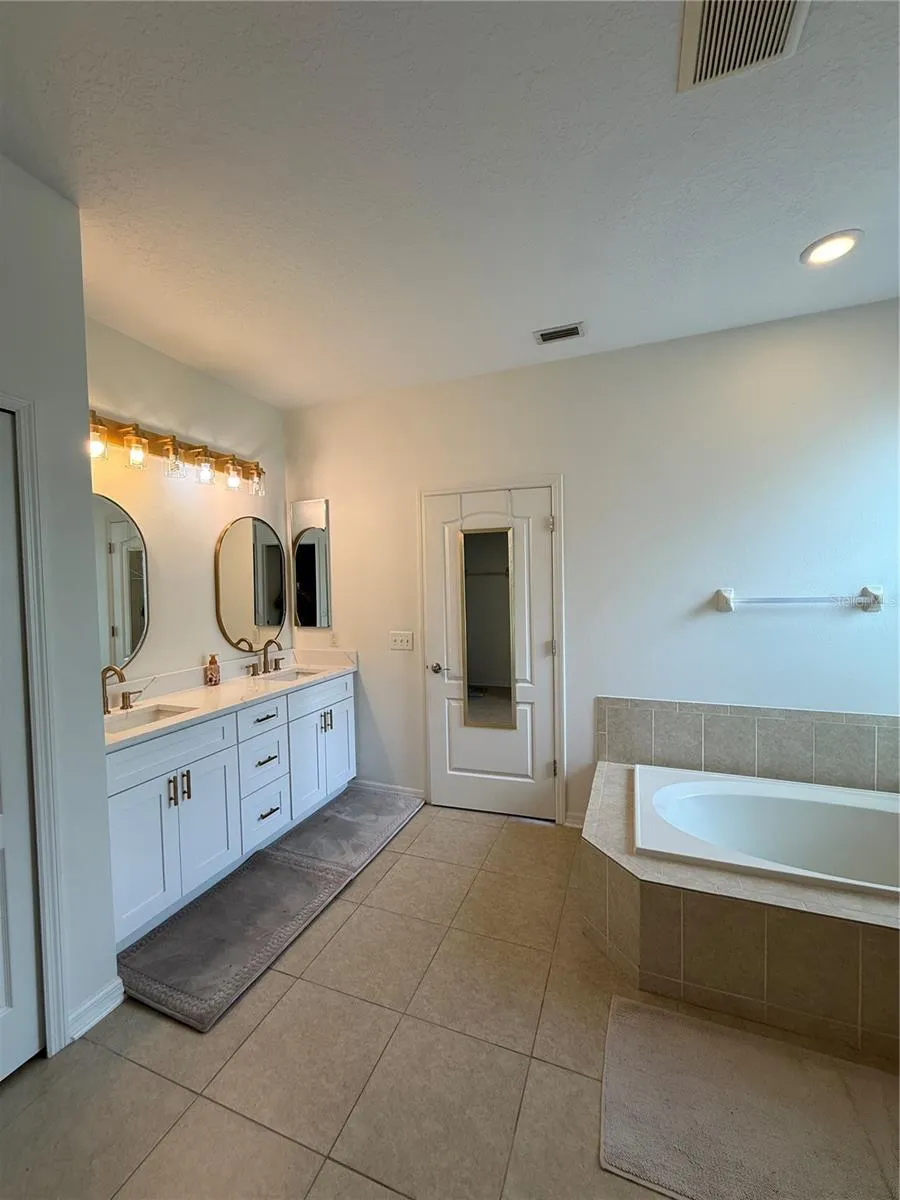 422 WESTCHESTER HILLS LANE Valrico, FL 33594