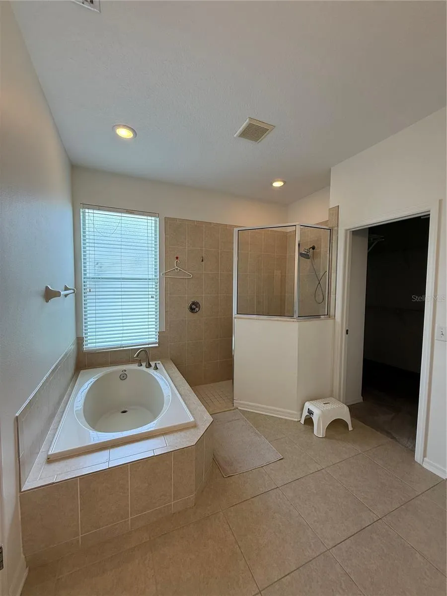 422 WESTCHESTER HILLS LANE Valrico, FL 33594