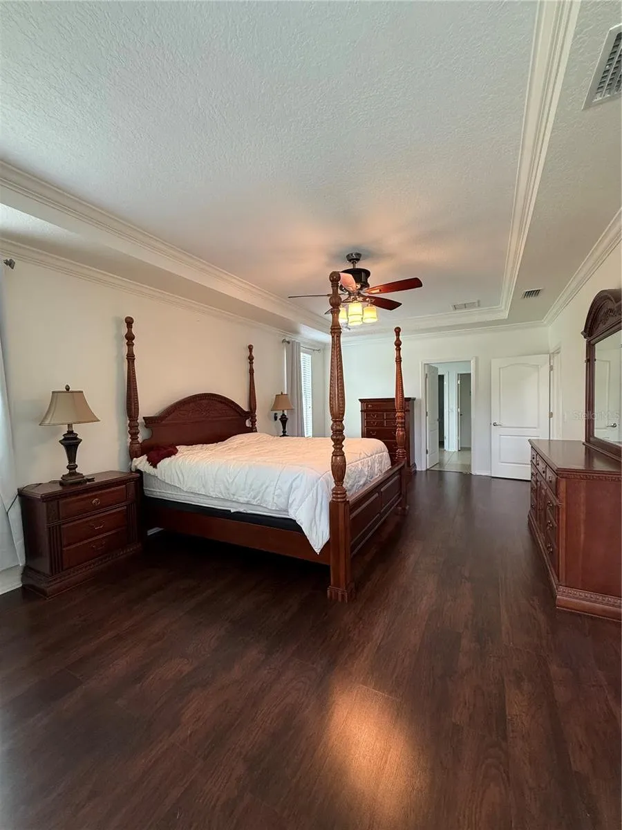 422 WESTCHESTER HILLS LANE Valrico, FL 33594