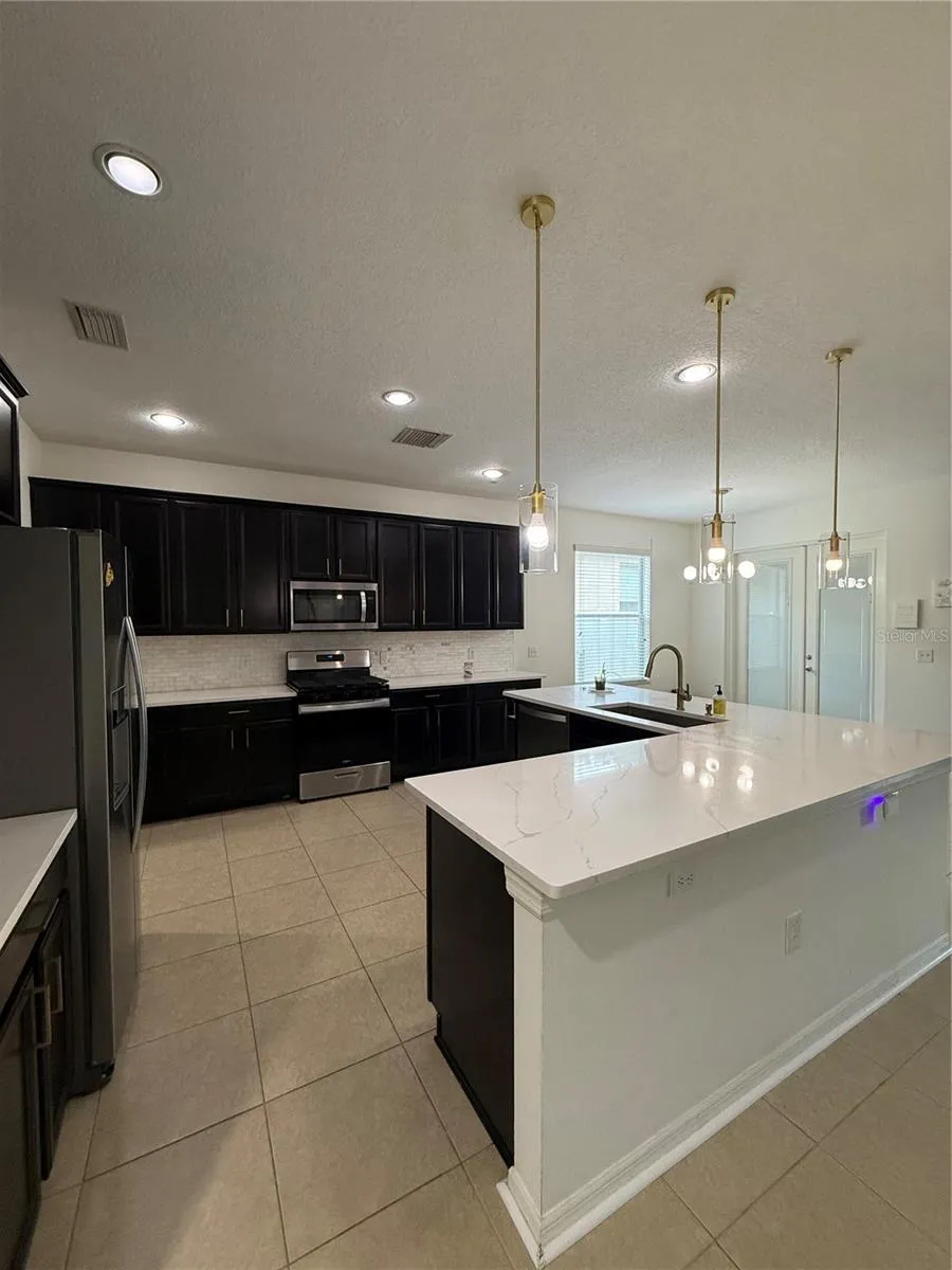 422 WESTCHESTER HILLS LANE Valrico, FL 33594
