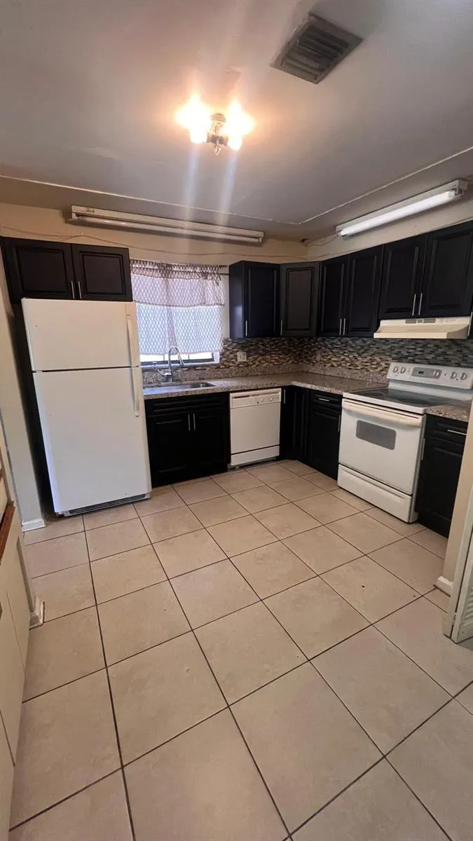 3665 NW 94TH AVENUE #3J Sunrise, FL 33351
