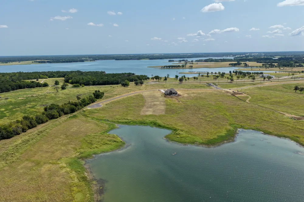 571 Lakeshore Terrace Windom, TX 75492