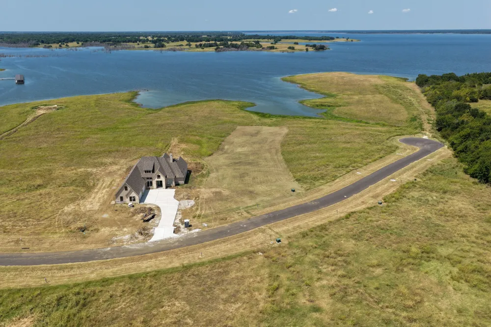 571 Lakeshore Terrace Windom, TX 75492