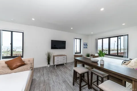 100 W Broadway #1H
