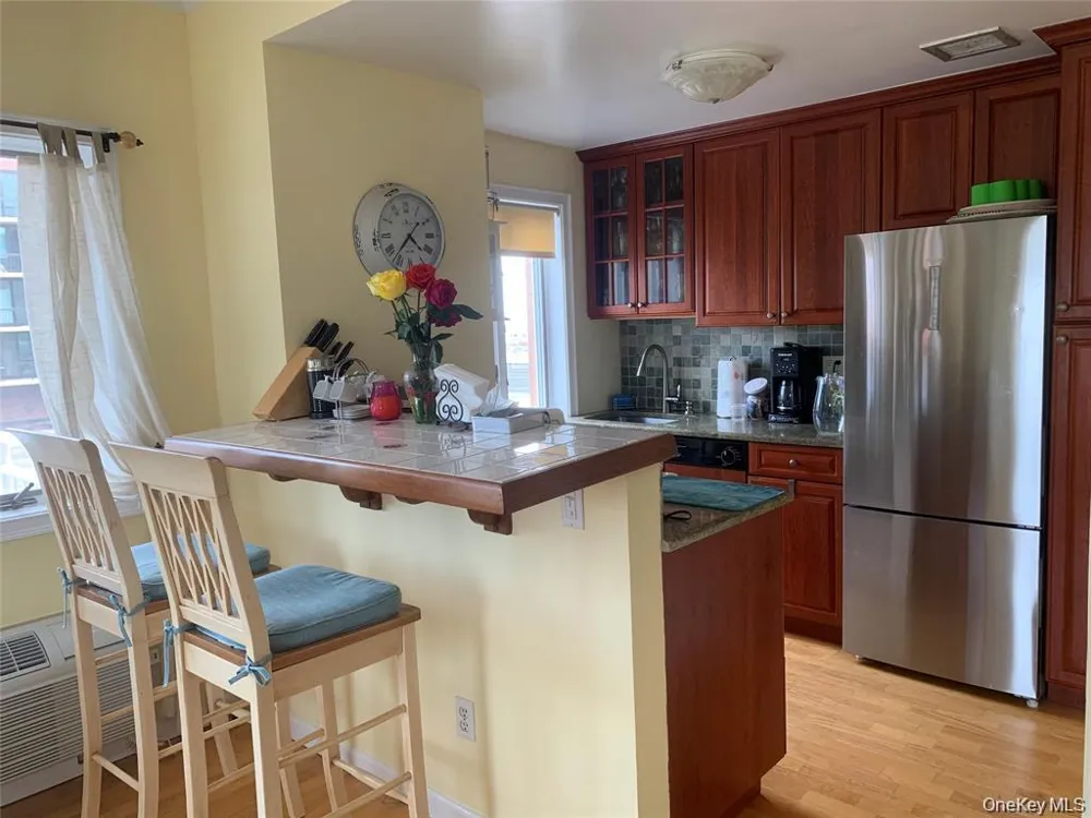 780 W Broadway #2D Long Beach, NY 11561