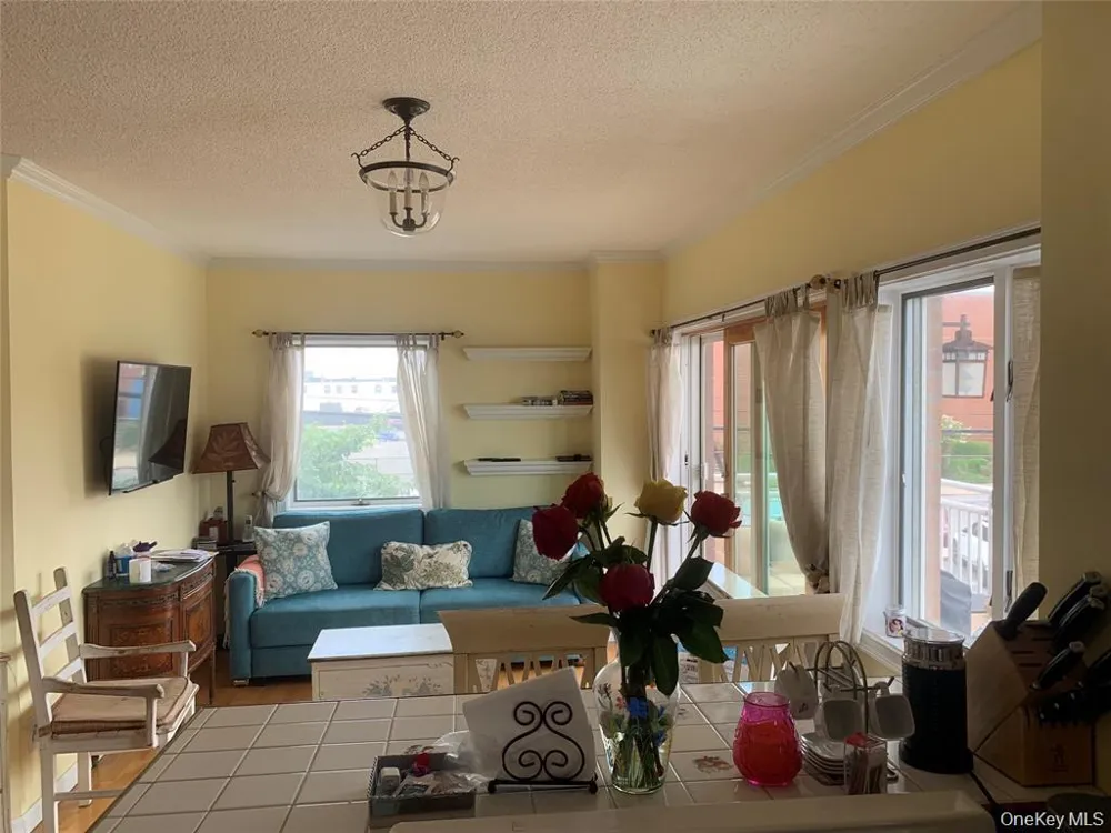 780 W Broadway #2D Long Beach, NY 11561