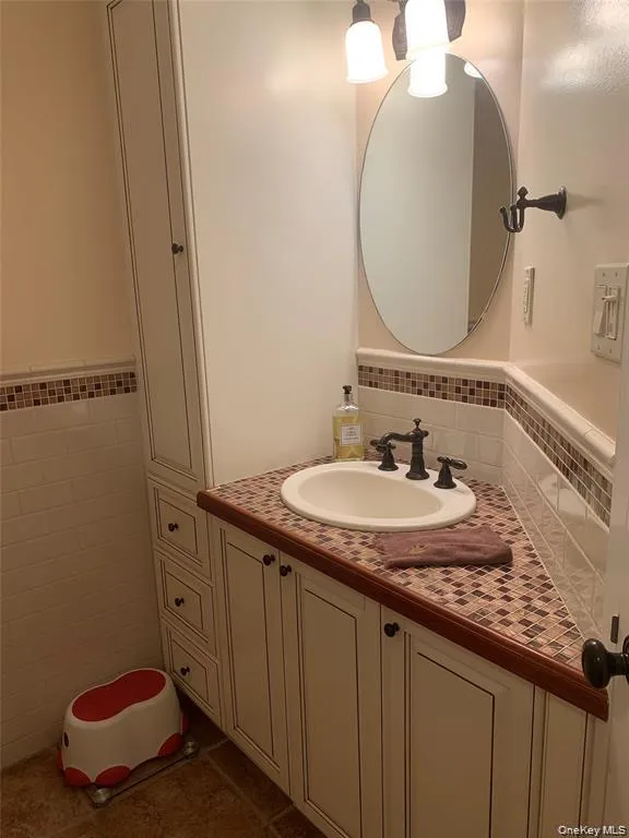 780 W Broadway #2D Long Beach, NY 11561