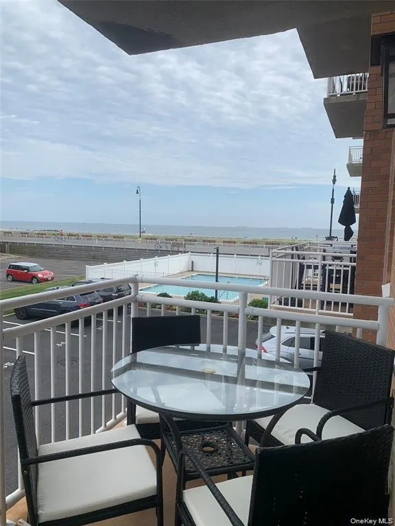 780 W Broadway #2D Long Beach, NY 11561