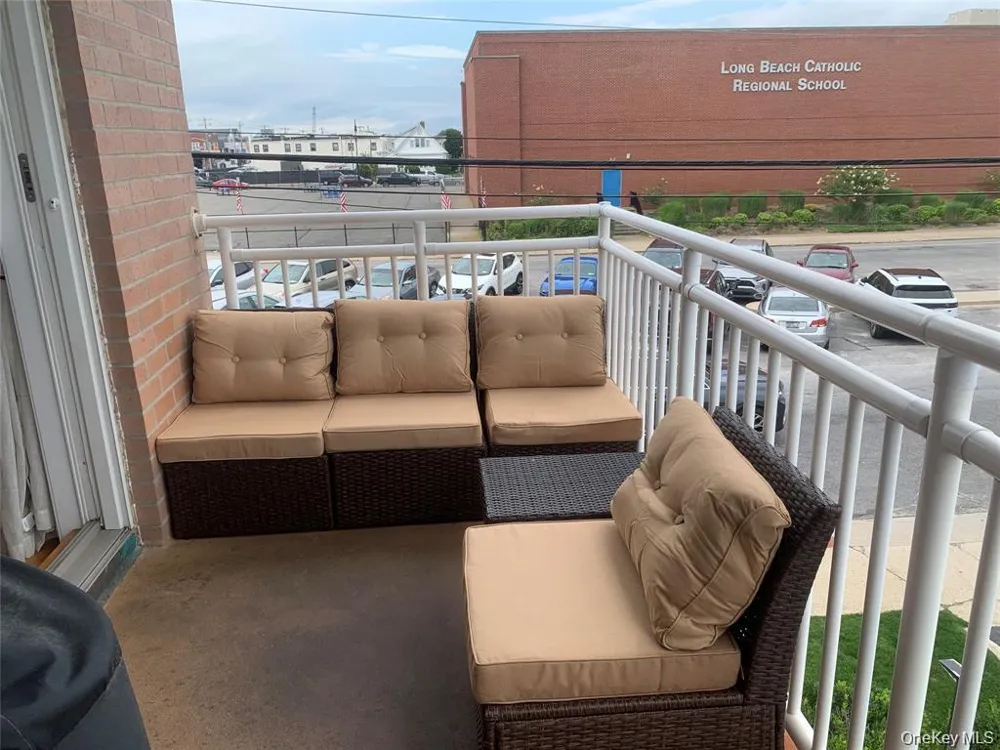 780 W Broadway #2D Long Beach, NY 11561