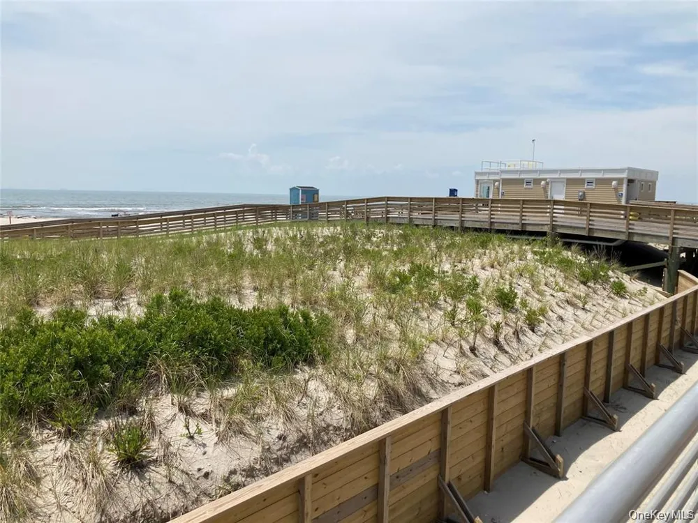 780 W Broadway #2D Long Beach, NY 11561