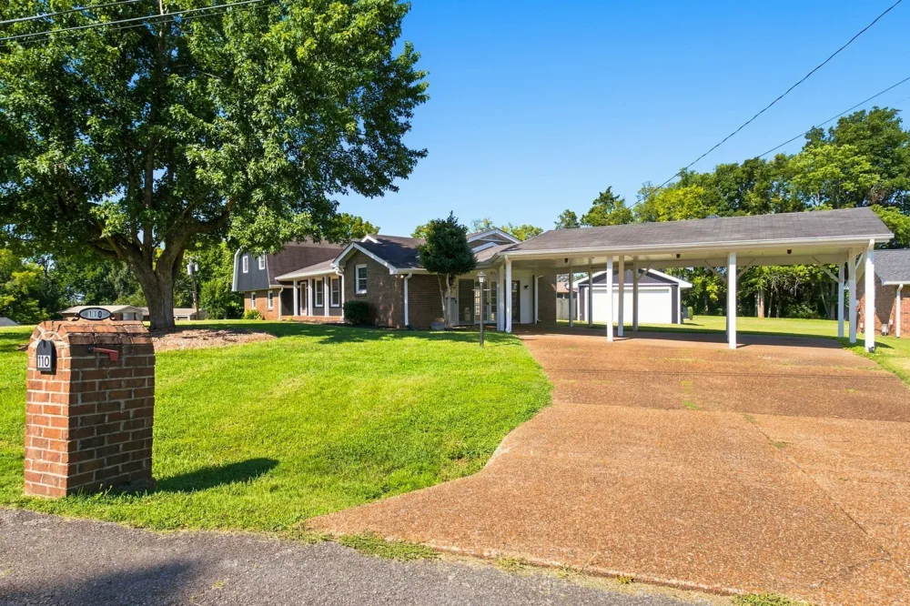 110 Highlander Dr Hendersonville, TN 37075