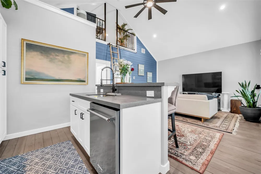 1094 Cedar Lane Gilchrist, TX 77617