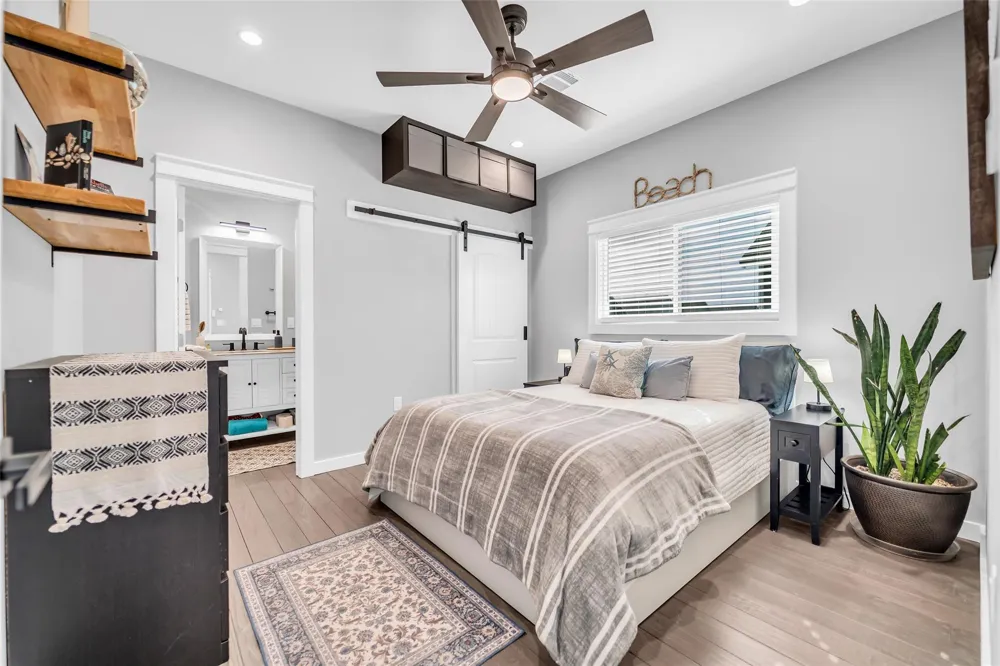 1094 Cedar Lane Gilchrist, TX 77617