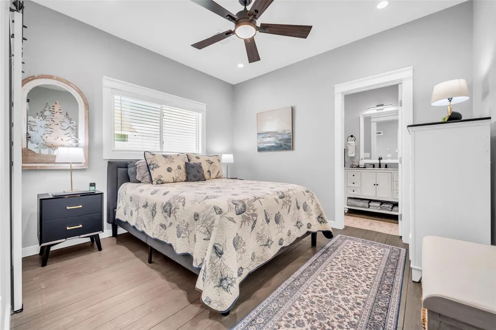 1094 Cedar Lane Gilchrist, TX 77617