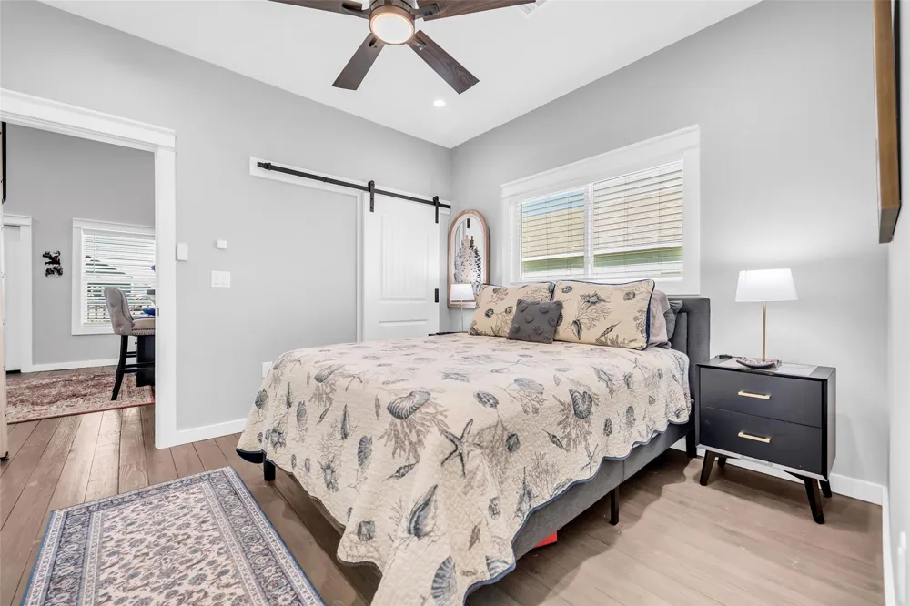 1094 Cedar Lane Gilchrist, TX 77617