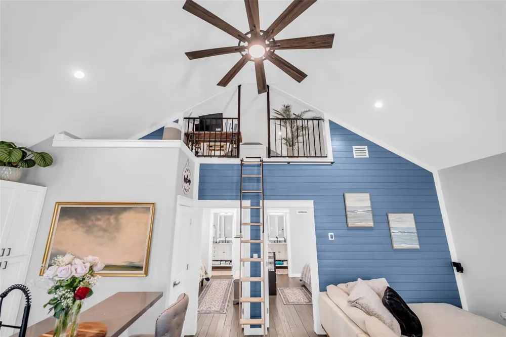 1094 Cedar Lane Gilchrist, TX 77617