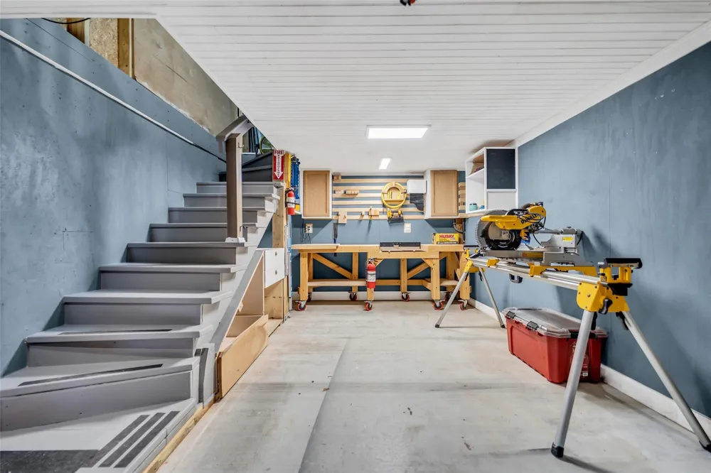 1094 Cedar Lane Gilchrist, TX 77617