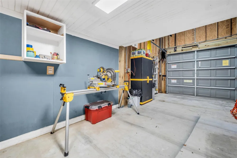 1094 Cedar Lane Gilchrist, TX 77617