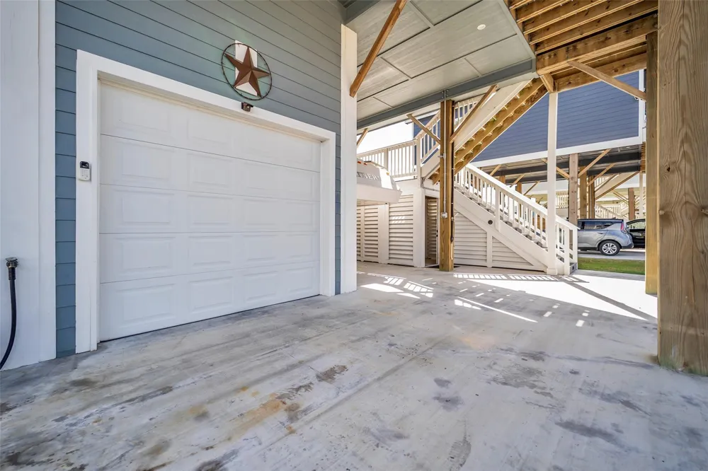 1094 Cedar Lane Gilchrist, TX 77617