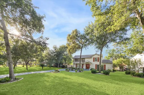 718 Garden Oaks Boulevard