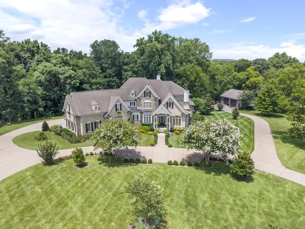 3300 Bridle Path Ct Thompsons Station, TN 37179