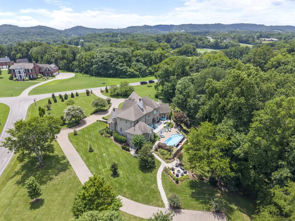 3300 Bridle Path Ct Thompsons Station, TN 37179