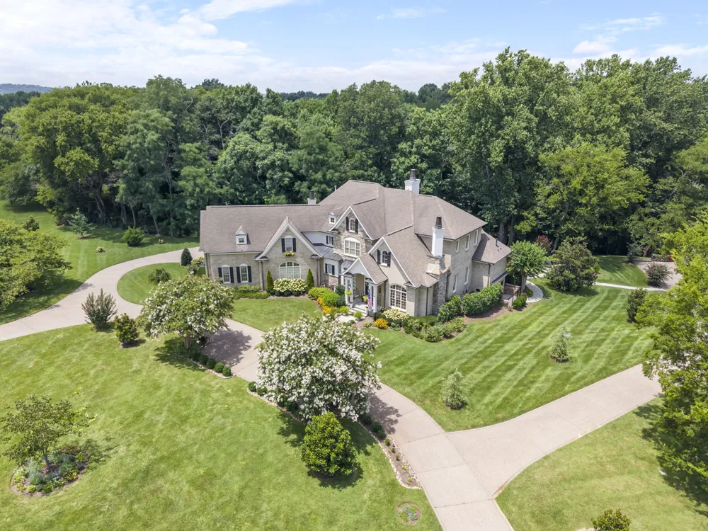 3300 Bridle Path Ct Thompsons Station, TN 37179
