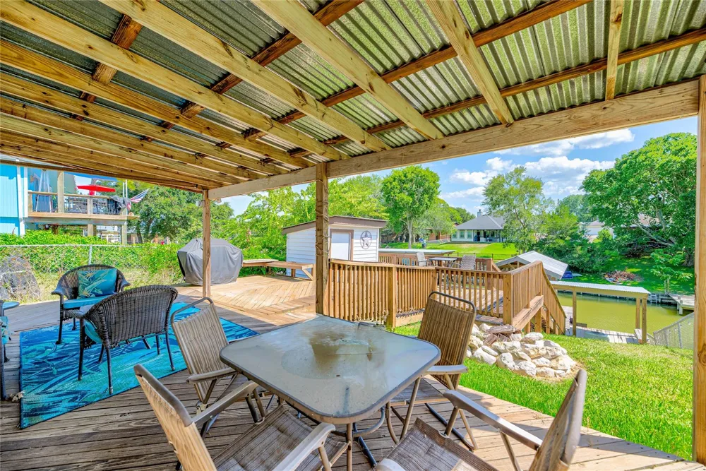 278 Shelter Cove Drive Livingston, TX 77351